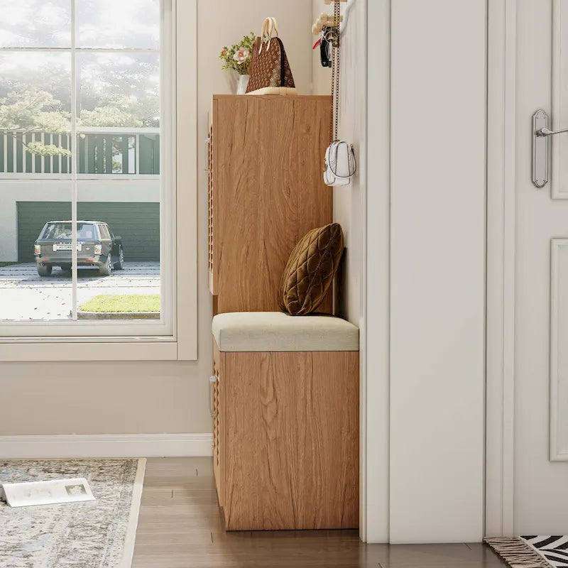 Meuble à chaussures avec portes à persiennes et banc rembourré en chêne naturel brun