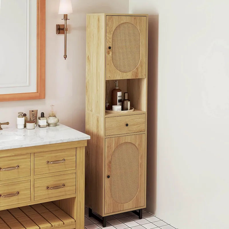 Meuble de rangement haut et étroit pour salle de bain avec portes en rotin et tiroir beige