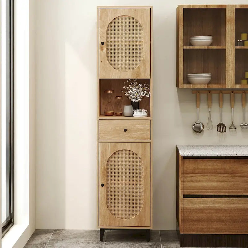 Meuble de rangement haut et étroit pour salle de bain avec portes en rotin et tiroir beige