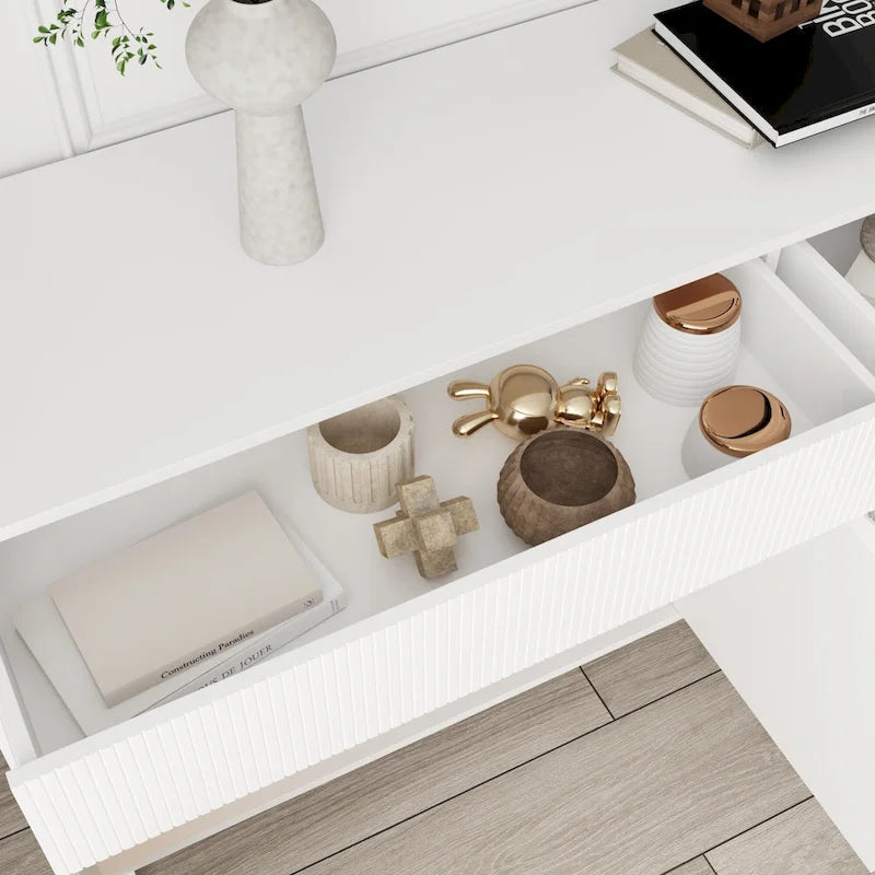 Buffet en laque blanche avec 4 portes, 2 tiroirs et étagères réglables