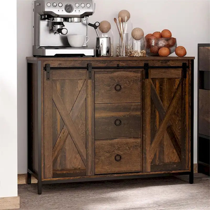 Buffet rustique marron de style ferme avec portes coulissantes façon grange et tiroirs