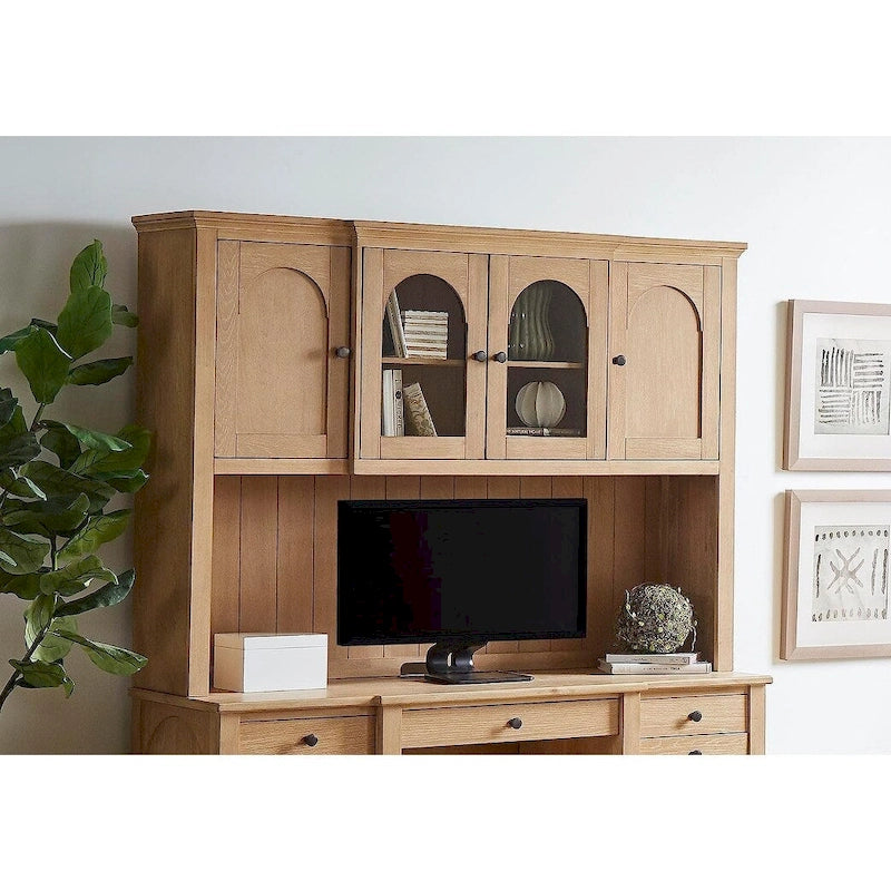 Vaisselier en bois avec portes en verre cintrées et étagères ouvertes, marron clair