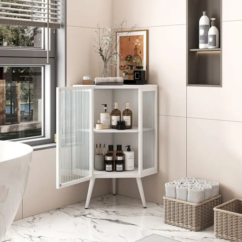 Meuble d'angle de rangement en fer noir avec porte en verre nervuré et double étagère