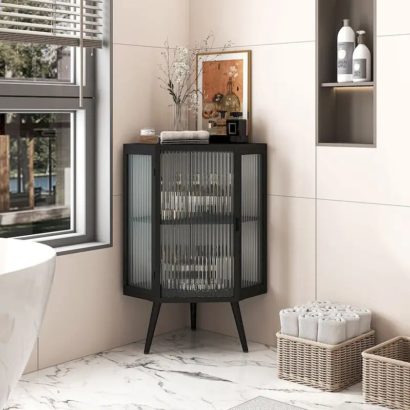 Meuble d'angle de rangement en fer noir avec porte en verre nervuré et double étagère